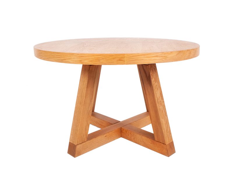 שולחן עגול מעץ אלון